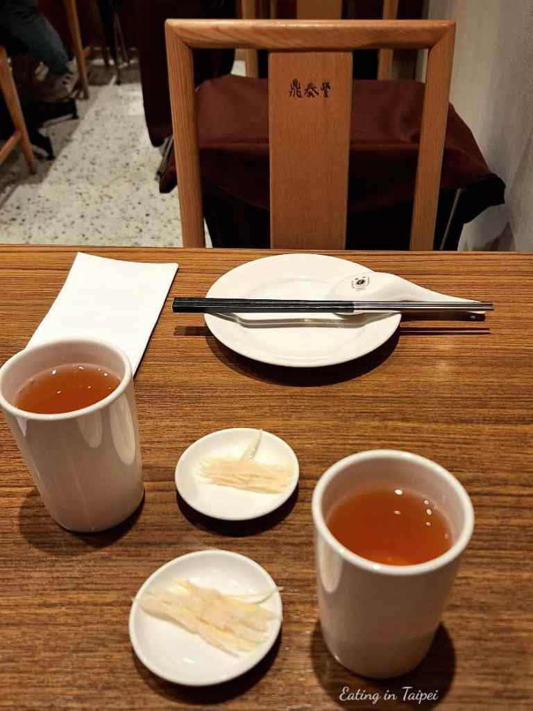 Din tai fung table set